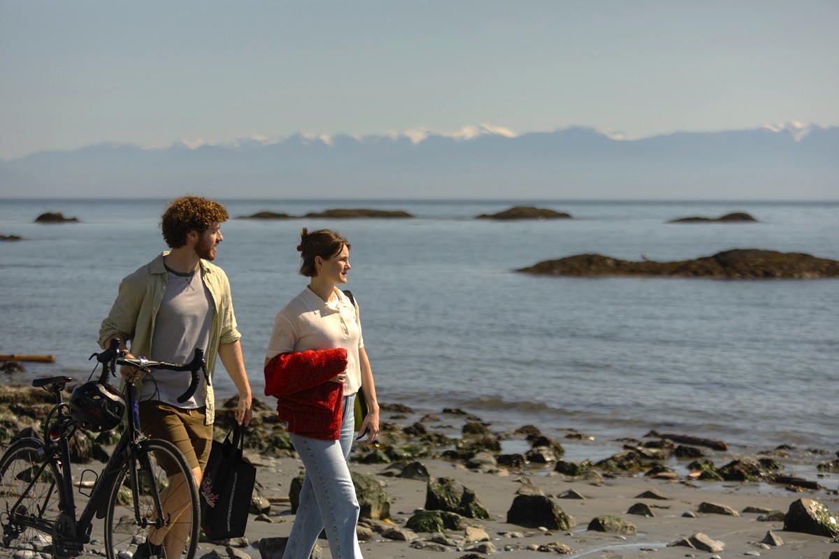 Friends enjoying coastal lifestyle and balanced living supporting overall financial wellbeing